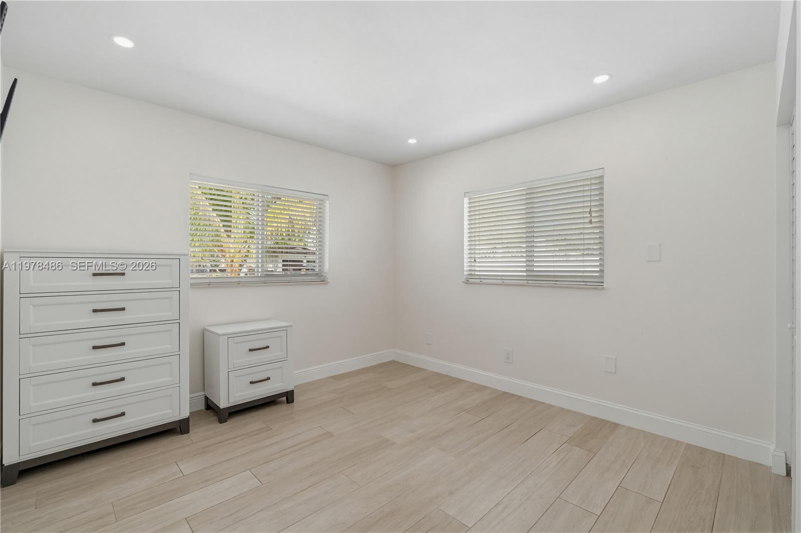 OAKLAND ACRES - Residential