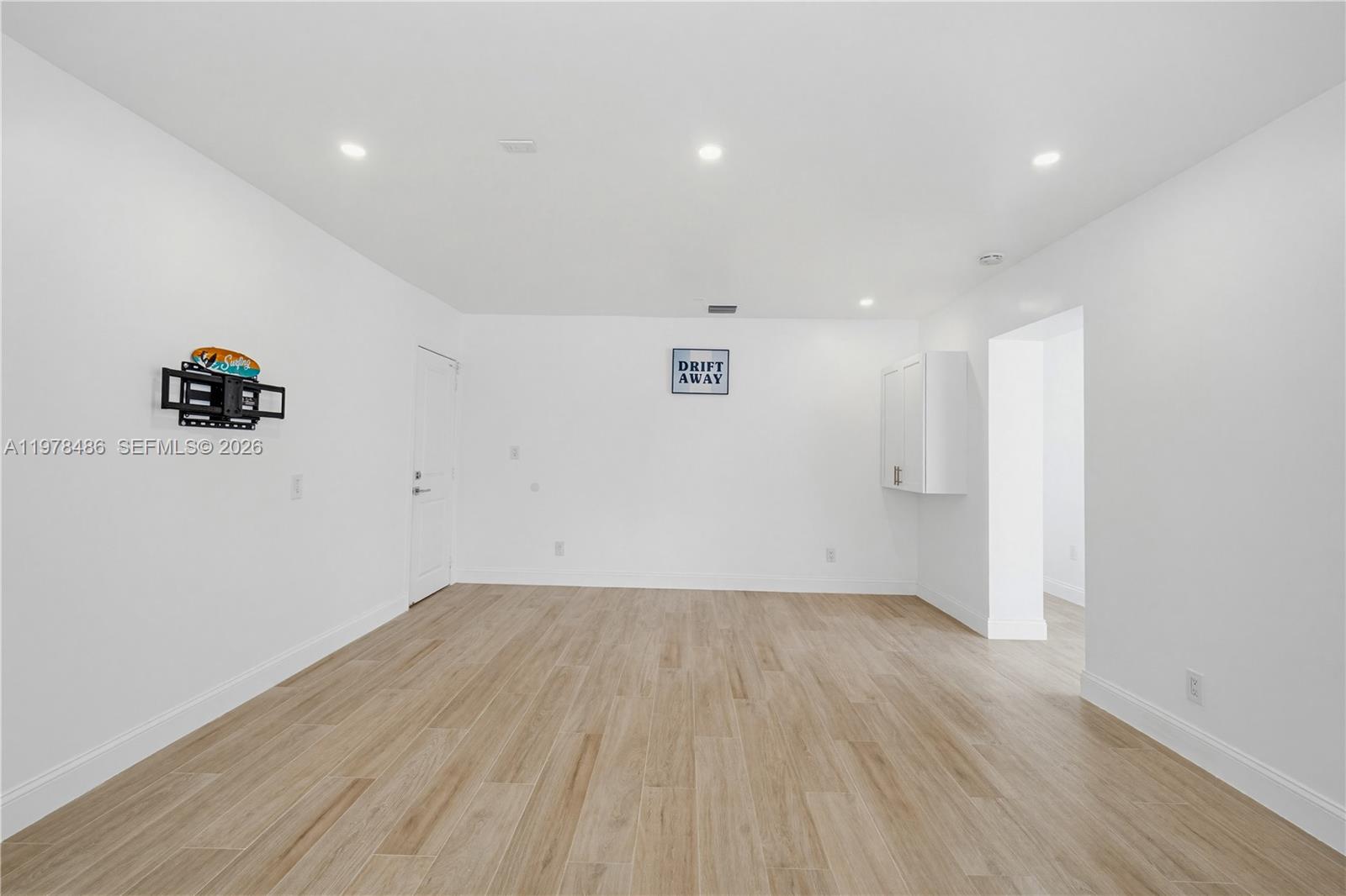 OAKLAND ACRES - Residential