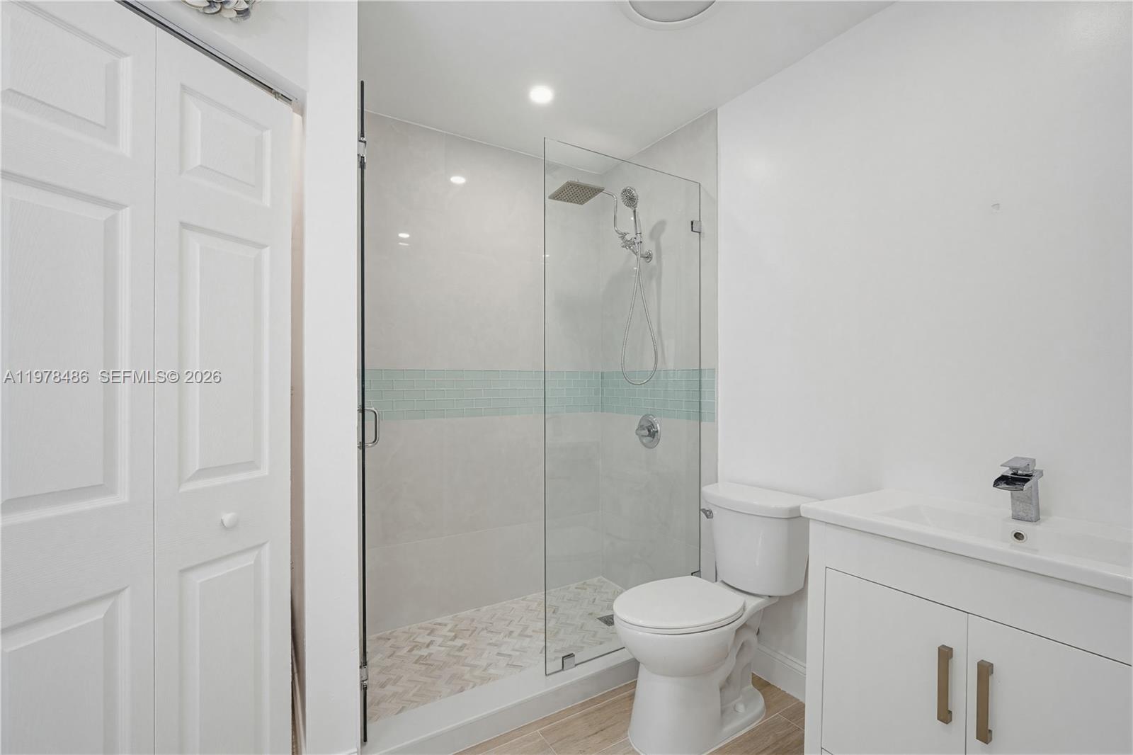 OAKLAND ACRES - Residential