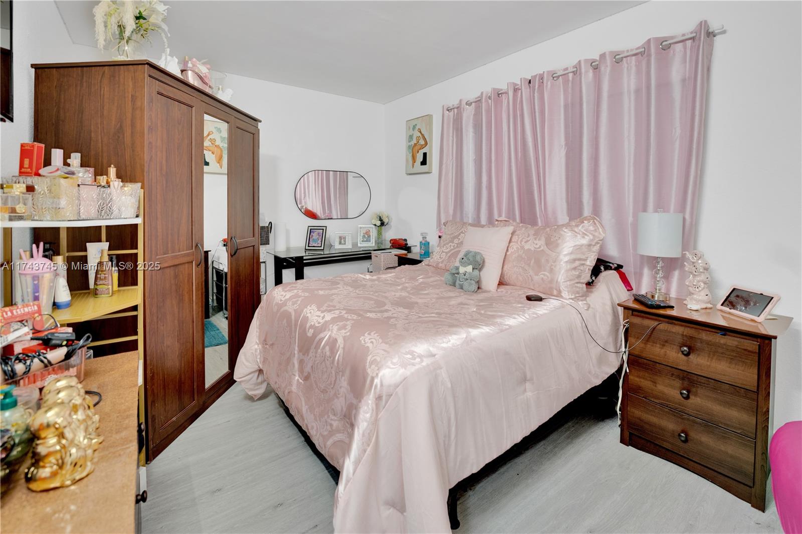 THE BERKELEY CONDO - Residential