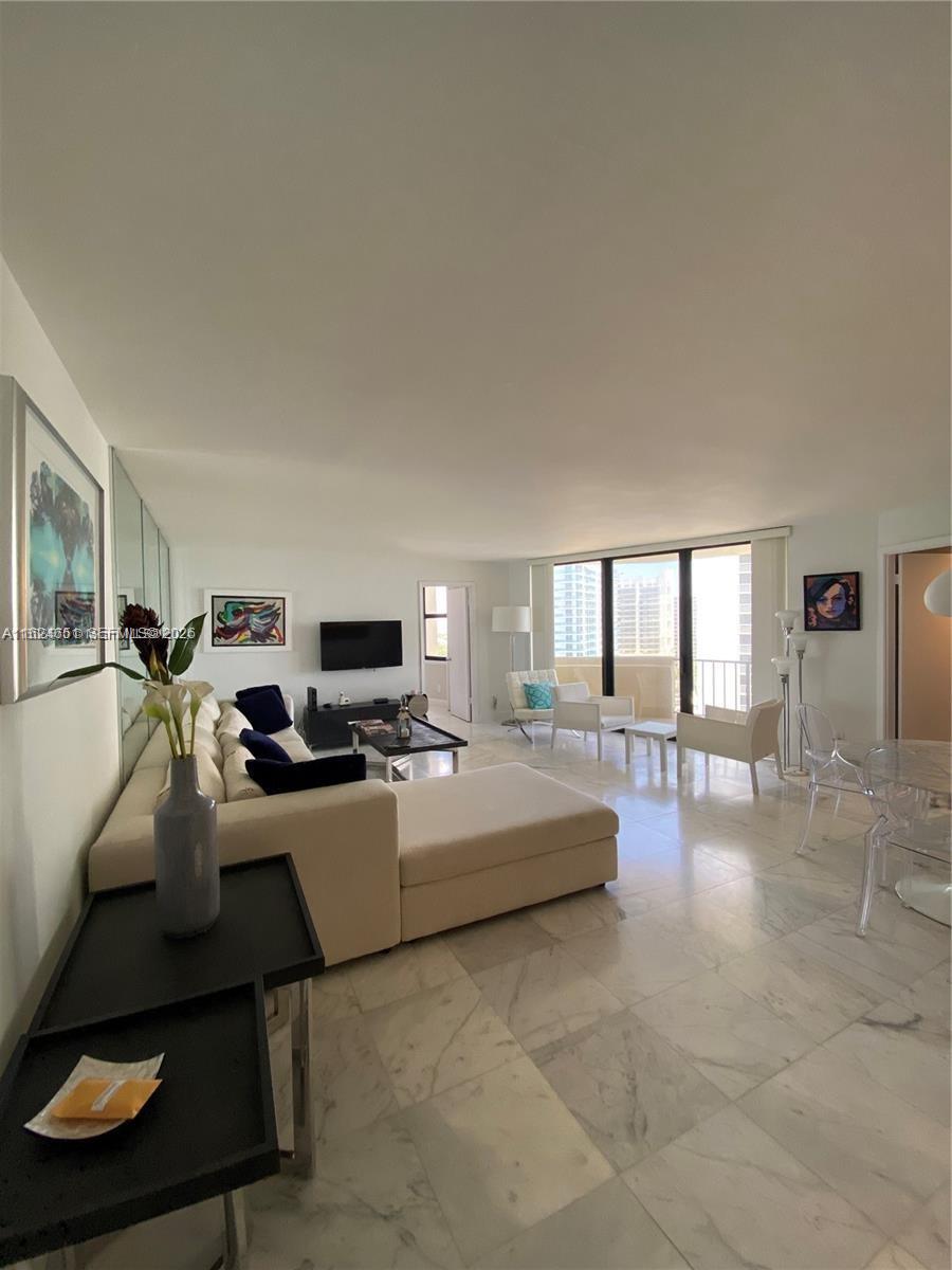 2800 N Ocean Dr B-15C