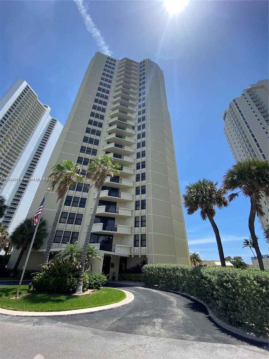 French Designer, comfortable and modern interior. direct access to the best private beach on Singer Island, facing
North with breathtaking Ocean and Intracoastal views. Designated self-parking. Fully equipped kitchen with quartz
counters, large bedrooms Amenities include large beach, heated pool, sauna, gym, tennis courts and club house
with barbecue. Minutes from shopping, dining and entertainment. Truly luxury living at an affordable price!