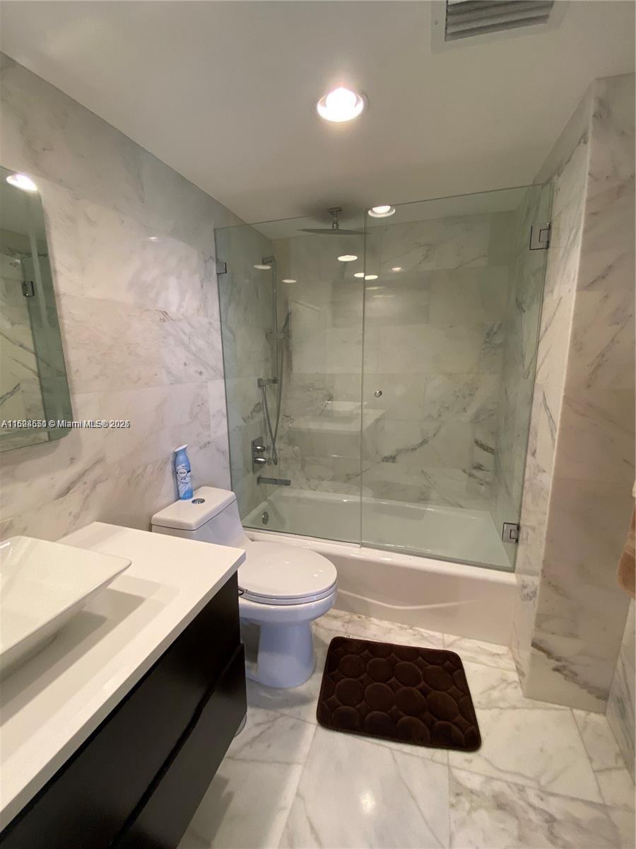 PHOENIX TOWERS CONDO - Residential Lease