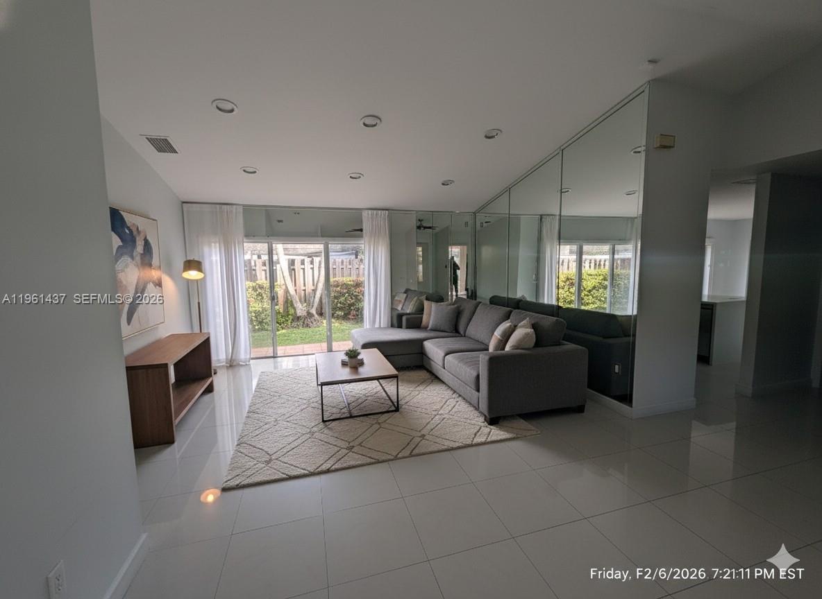 PATIO HOMES OF DORAL PINE - Residential