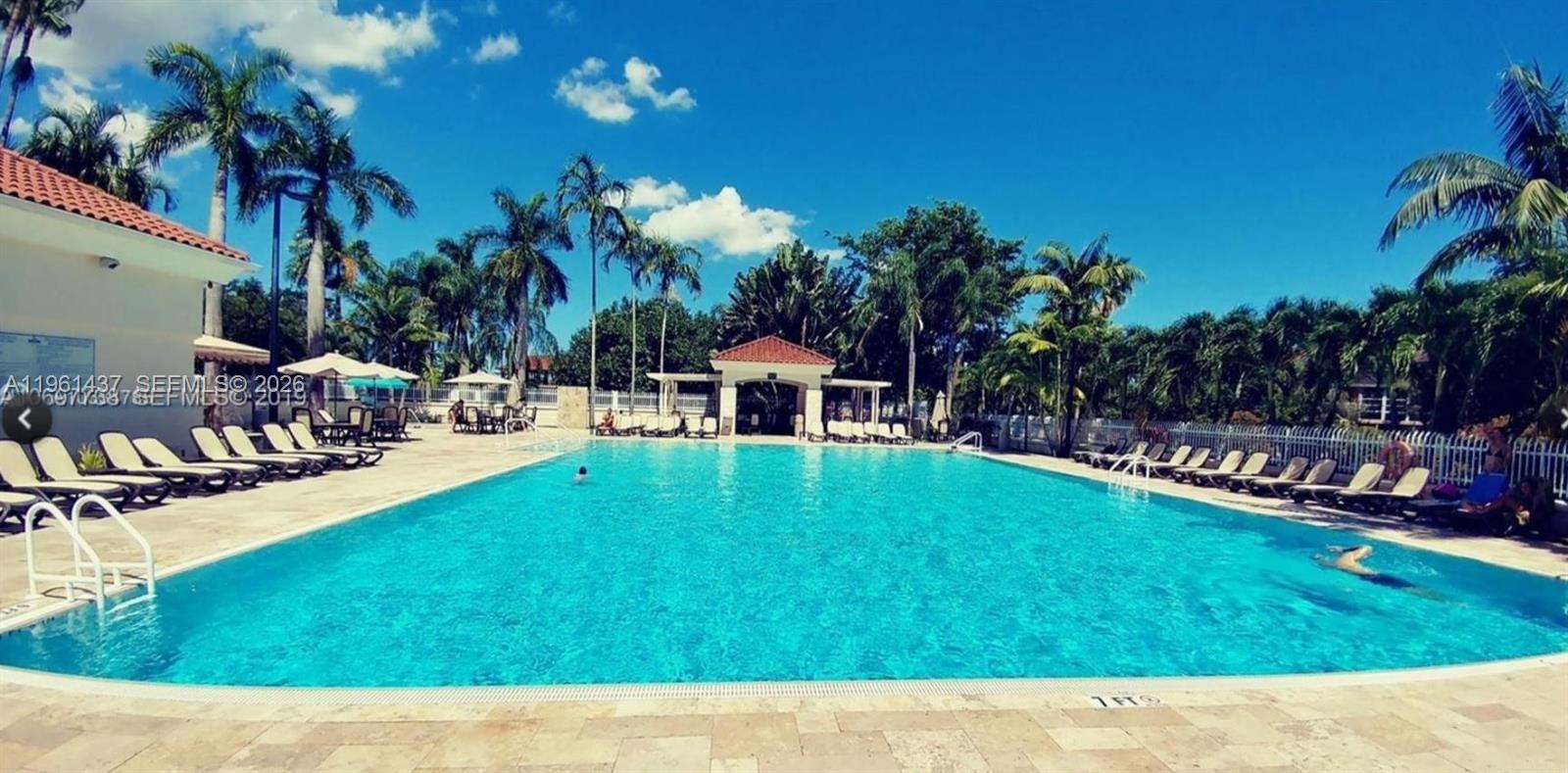 PATIO HOMES OF DORAL PINE - Residential