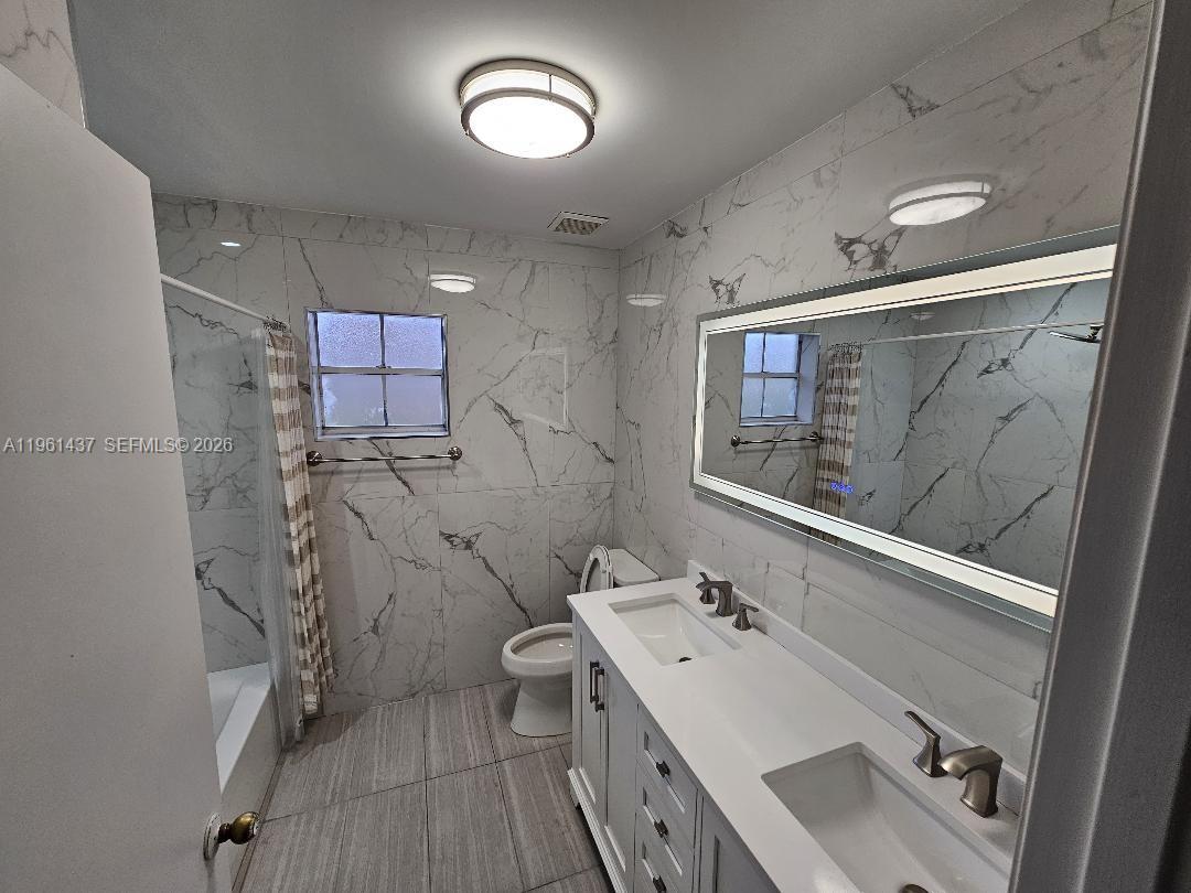 PATIO HOMES OF DORAL PINE - Residential