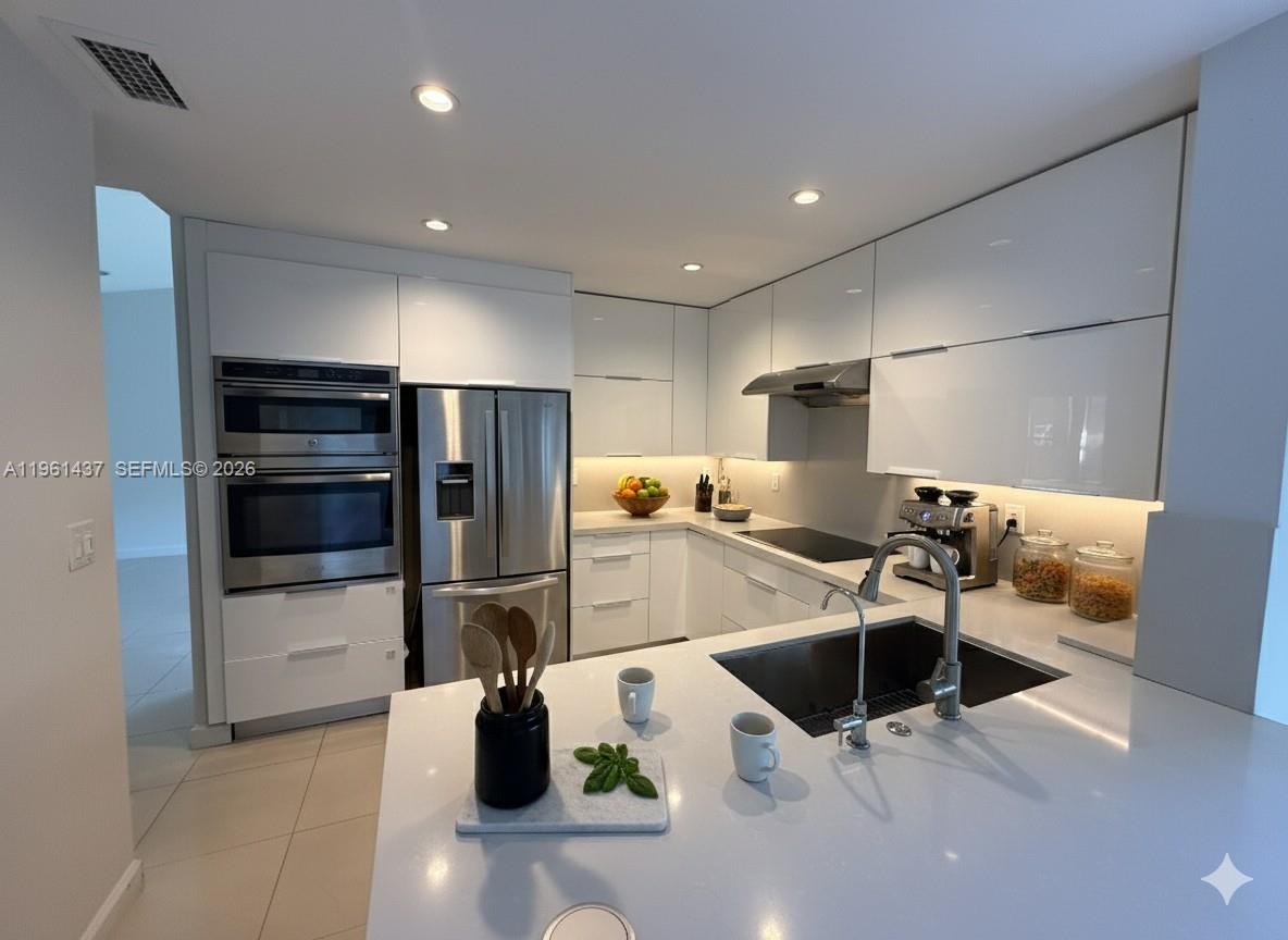 PATIO HOMES OF DORAL PINE - Residential