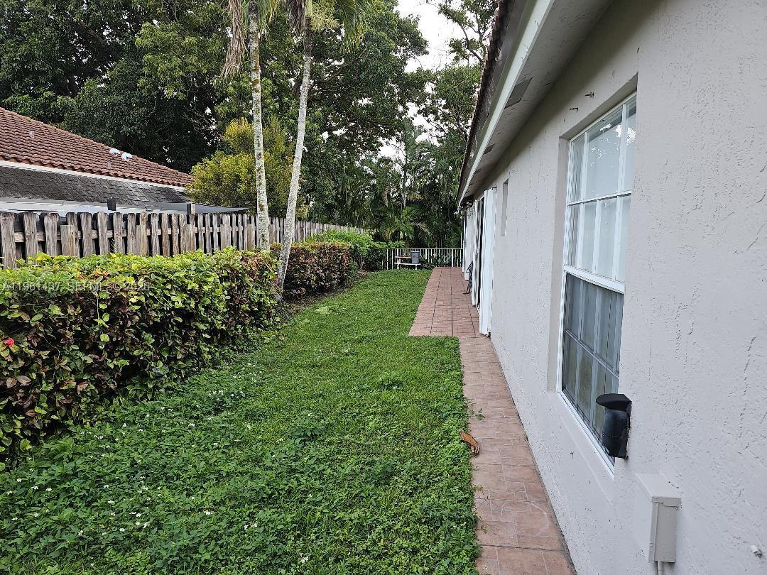 PATIO HOMES OF DORAL PINE - Residential