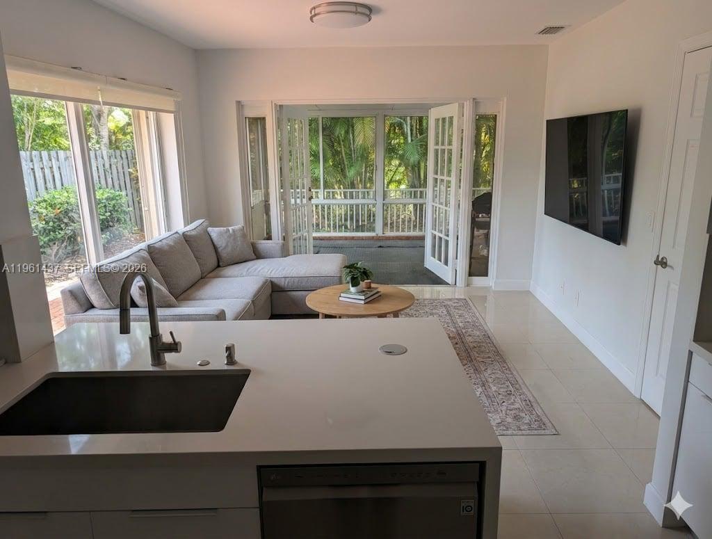PATIO HOMES OF DORAL PINE - Residential