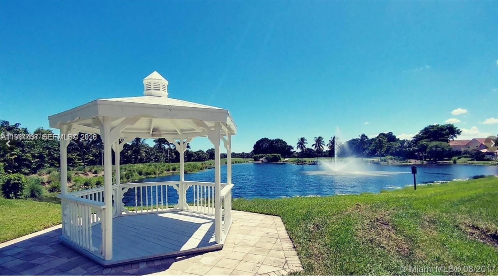 PATIO HOMES OF DORAL PINE - Residential