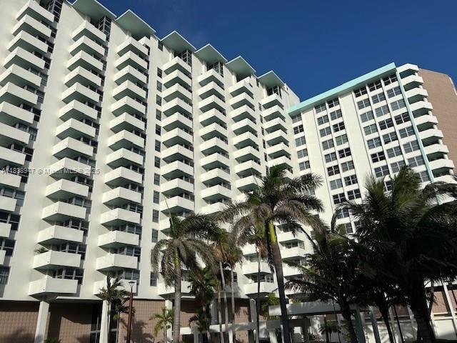 2899 Collins Ave 1504
