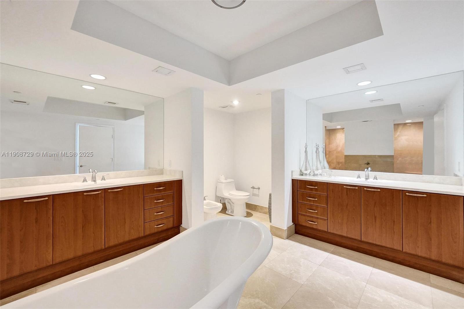 THE PENINSULA II CONDO - Residential