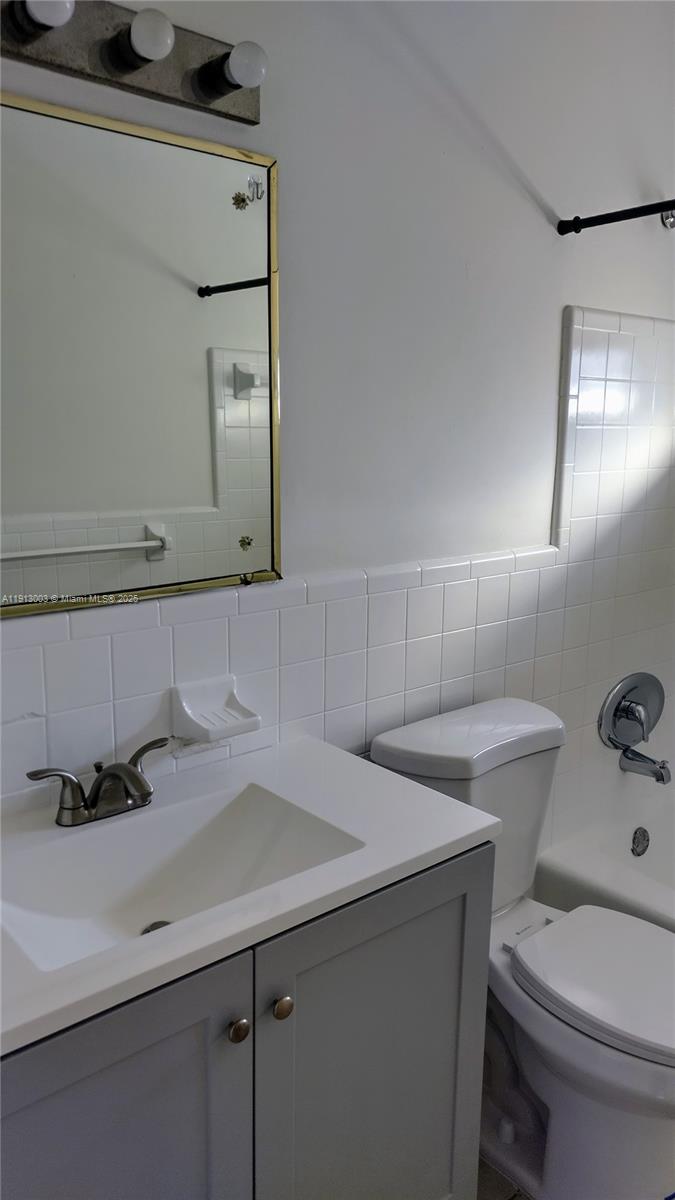 EVERGLADE LAND SALES CO - Residential Income