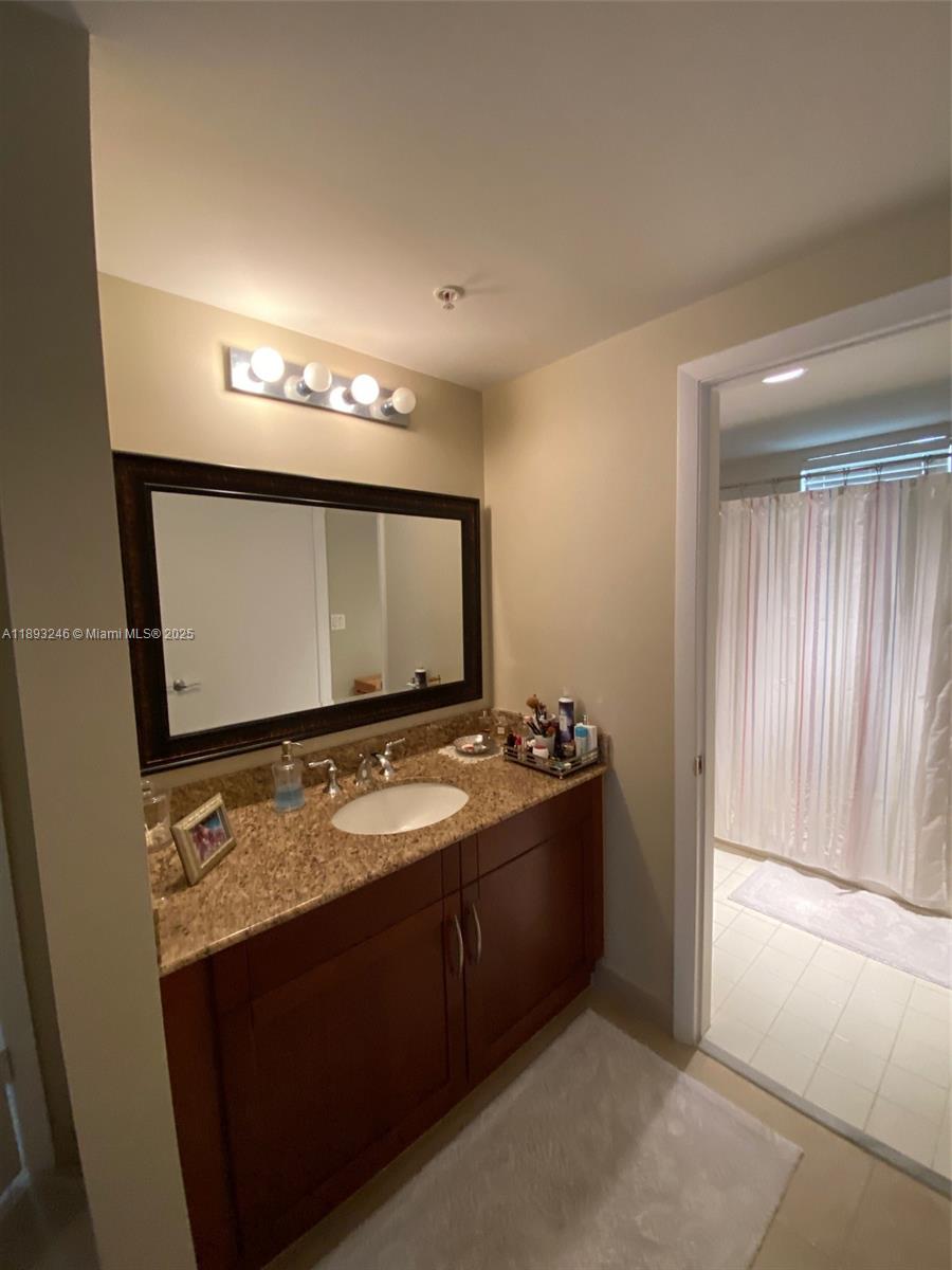 DOWNTOWN DADELAND CONDO N - Residential Lease