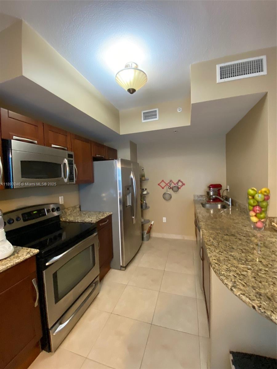 DOWNTOWN DADELAND CONDO N - Residential Lease