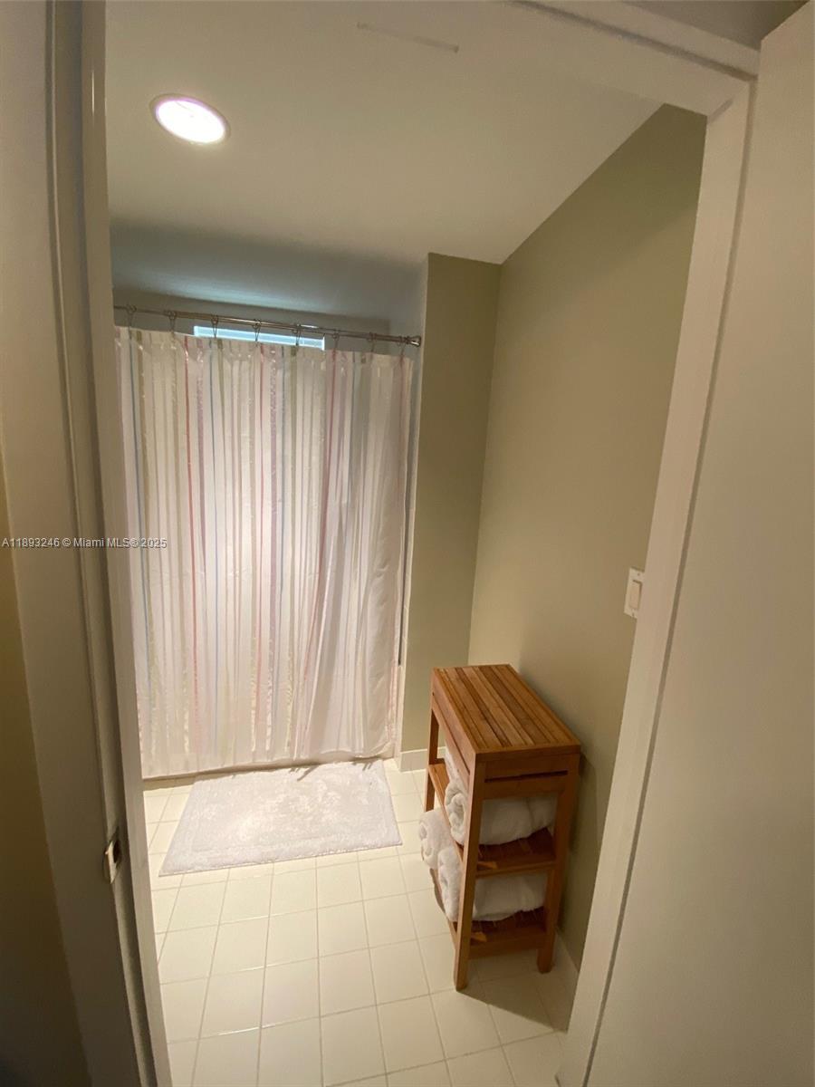 DOWNTOWN DADELAND CONDO N - Residential Lease