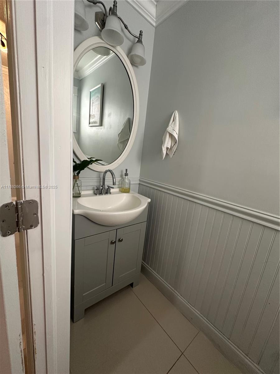 VILLAGE AT BLUE LAKE COND - Residential