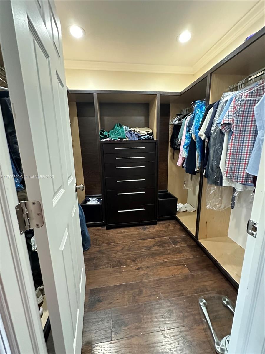 VILLAGE AT BLUE LAKE COND - Residential