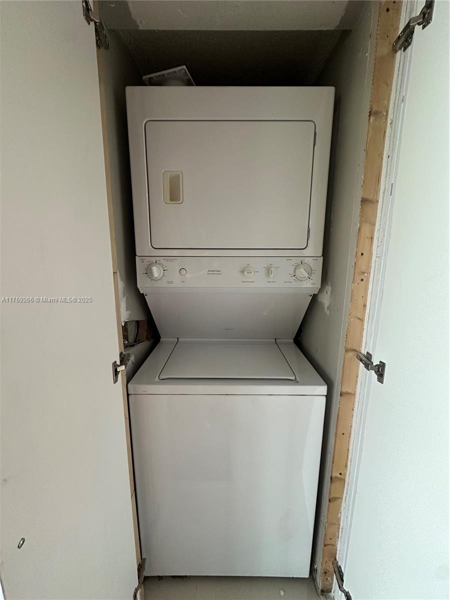 VILLAGE AT BLUE LAKE COND - Residential