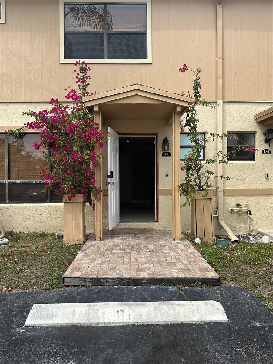 3370 Beau Rivage Dr B8, Pompano Beach, Broward County, Florida - 3 Bedrooms  
3 Bathrooms - 