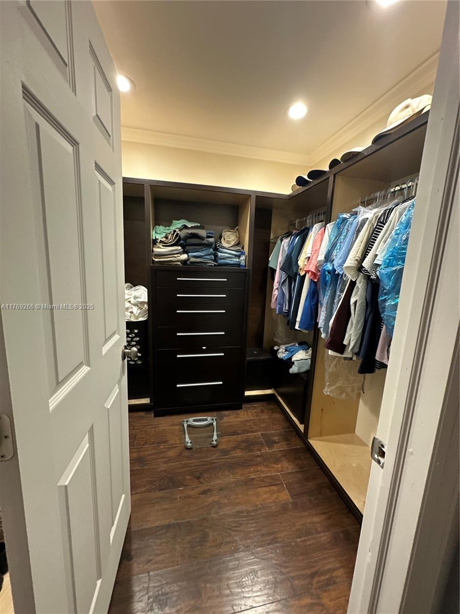 VILLAGE AT BLUE LAKE COND - Residential