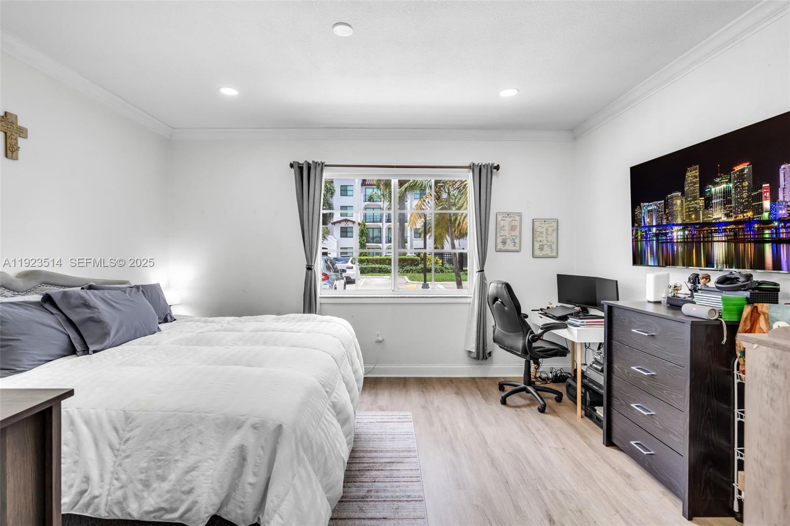 BOARDWALK AT VIZCAYA COND - Residential