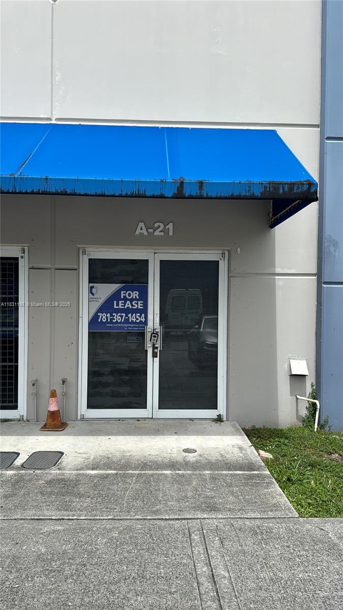 3,000 SQFT Warehouse Space for Lease. Overhead door 10 feet wide x 12 feet high, ample parking located in Hialeah/Miami Lakes/Opa Locka area and very near to 826, I 95 and FL Turnpike. Rear street-level loading door (10' W x 12' H). Ideal for distribution, storage, or light industrial use. Available immediately.
Bay Dimensions: Approximately 26 feet wide x 120 feet deep
Air Conditioned.