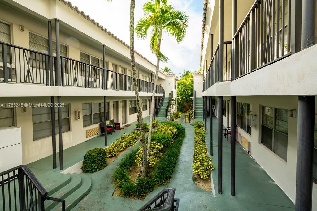 Rental Property at 974 Biarritz Dr 15, Miami Beach, Miami-Dade County, Florida - Bedrooms: 1 
Bathrooms: 1  - $1,700 MO.