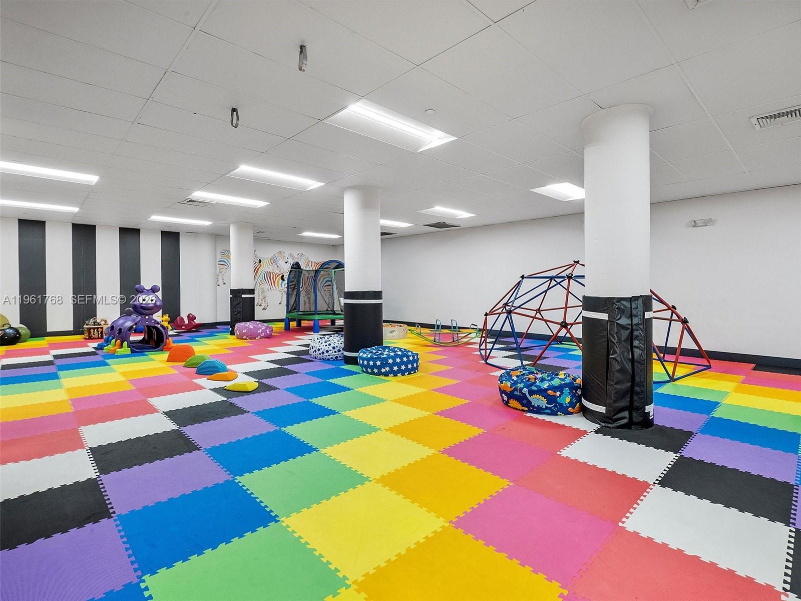 KING COLE CONDO - Residential