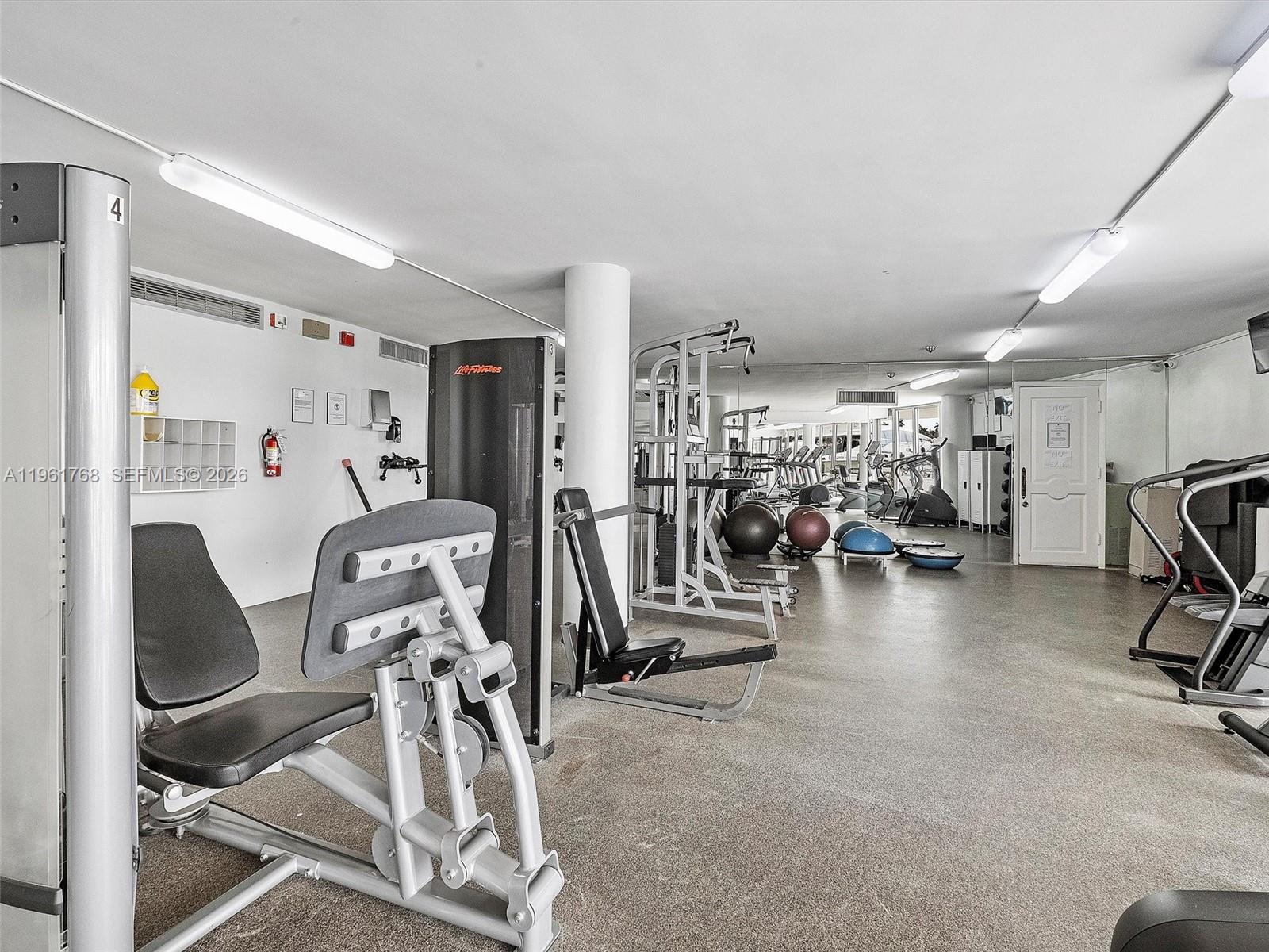 KING COLE CONDO - Residential