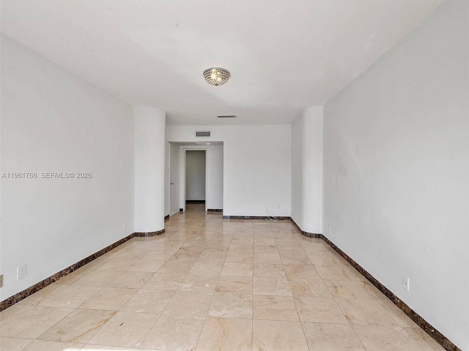 KING COLE CONDO - Residential