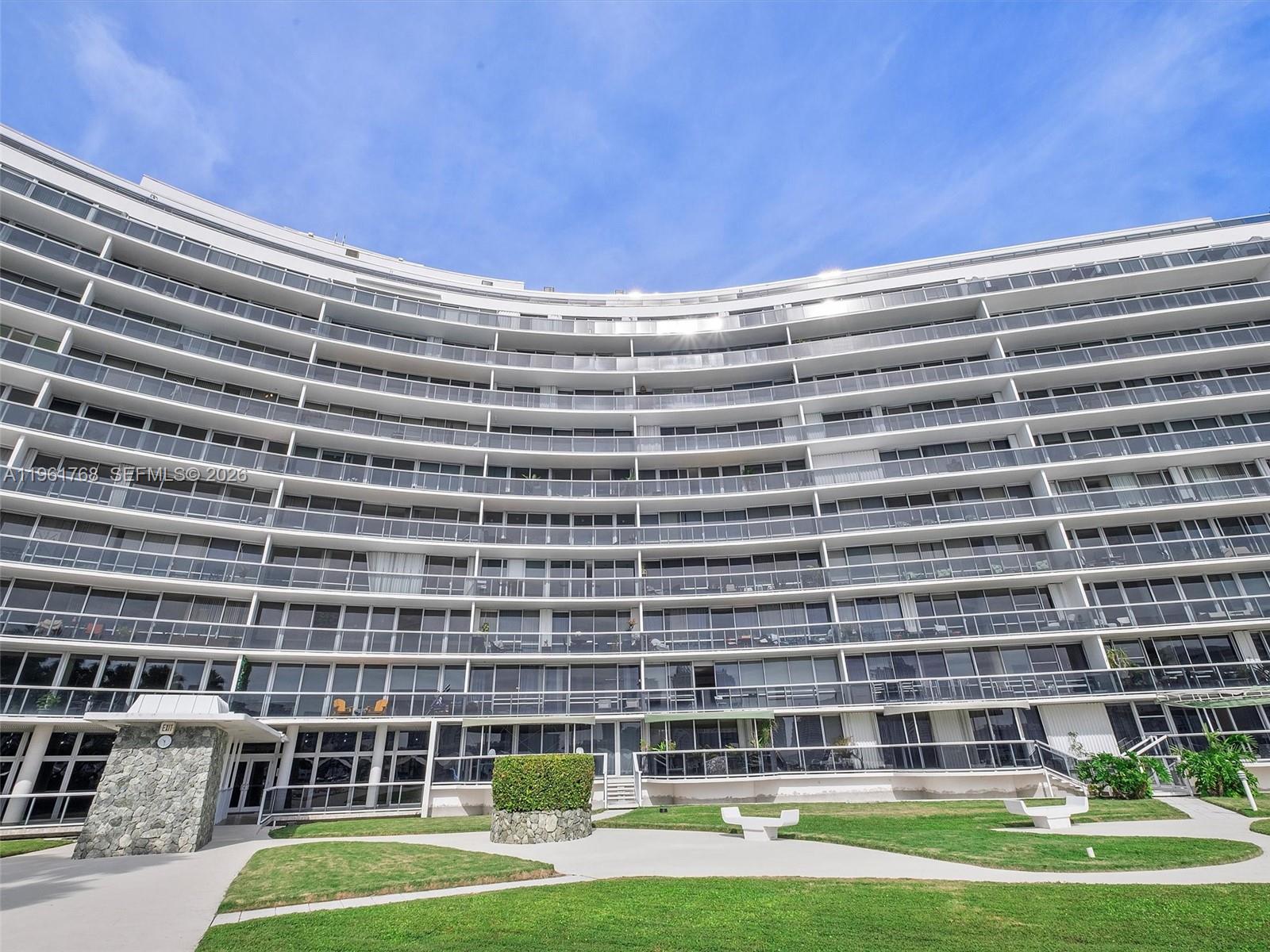 KING COLE CONDO - Residential