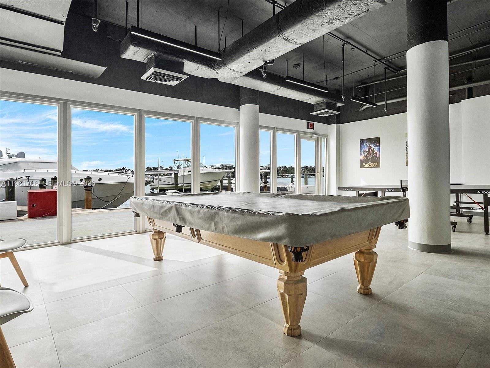 KING COLE CONDO - Residential