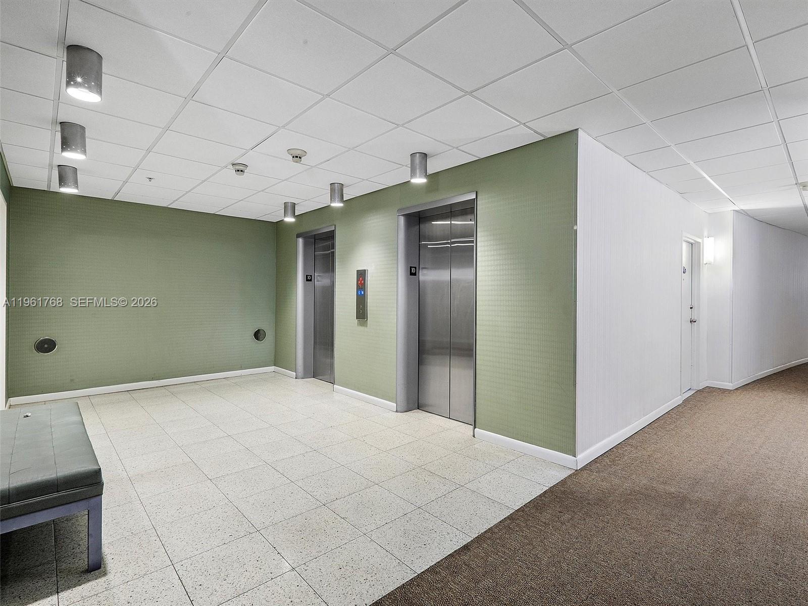 KING COLE CONDO - Residential