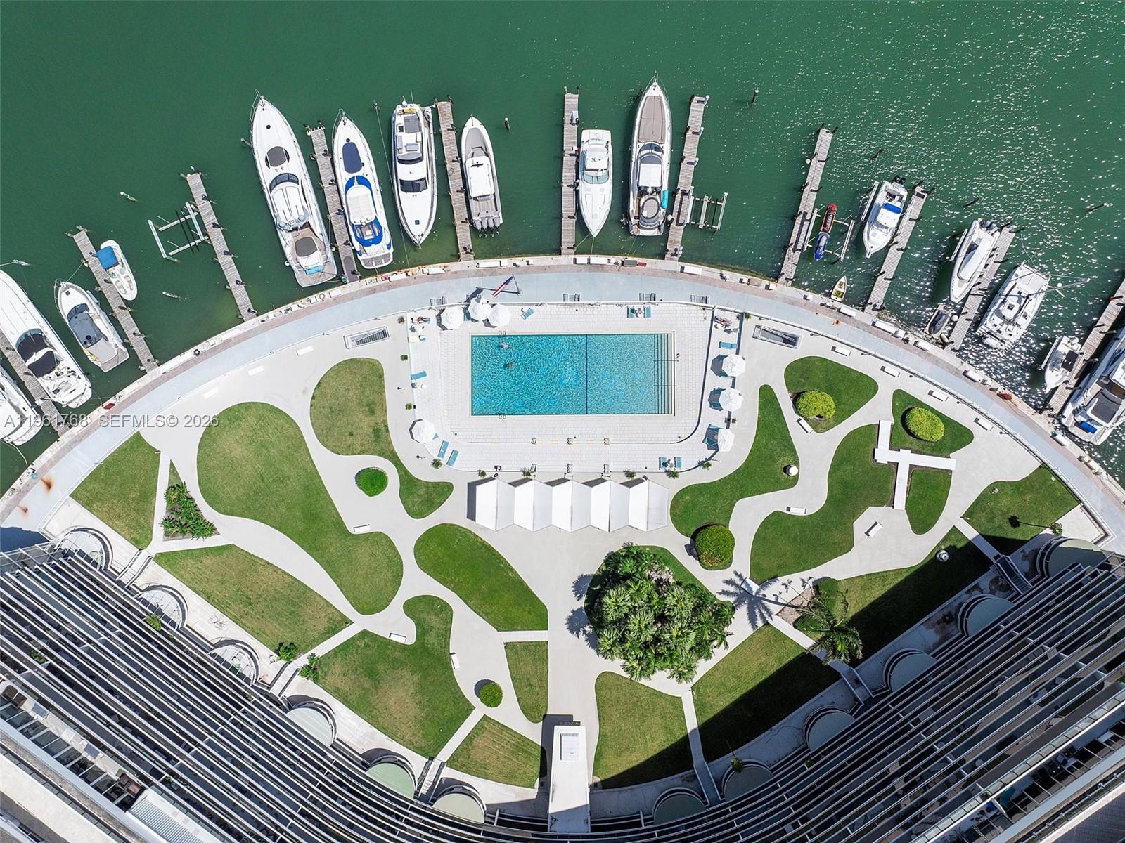 KING COLE CONDO - Residential