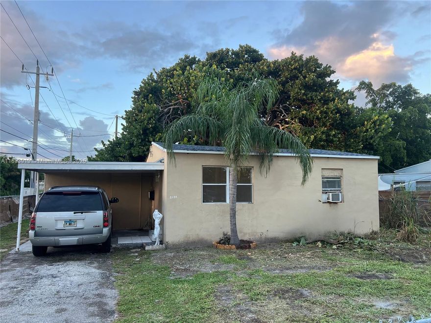 Investment Opportunity – Corner Lot!
Solid 2-bedroom, 1-bath single-family home on a quiet no-outlet street east of US-1 in Hollywood. Features a new roof (Sept 2025), new appliances, separate laundry room, and a good foundation. Situated on a huge corner lot (~6,000 sq ft) with a large front and back yard, plenty of parking, and no HOA.

Excellent potential to update, expand, or customize to your needs. Ideally located minutes from the beach, shopping, dining, casinos, schools, parks, and the dog park.

Perfect for investors or anyone looking for an affordable home in East Hollywood. Sold as-is