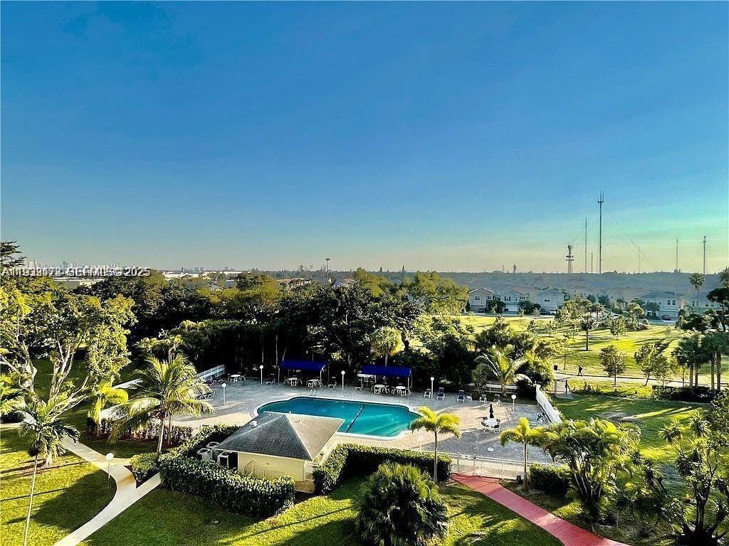 HILLCREST NO 21 CONDO - Residential