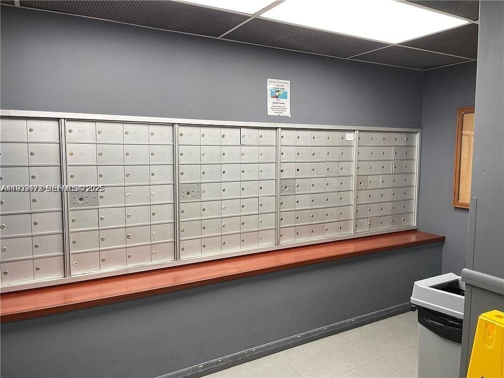 HILLCREST NO 21 CONDO - Residential