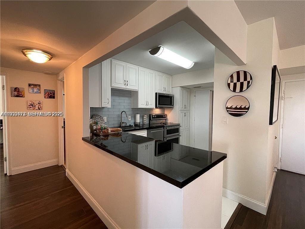 HILLCREST NO 21 CONDO - Residential