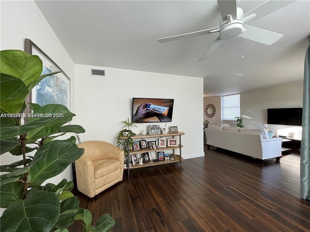 4400 Hillcrest Dr 601B