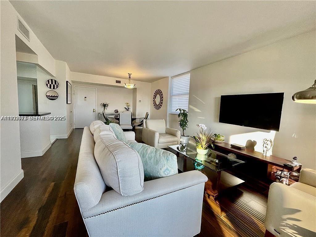 4400 Hillcrest Dr 601B