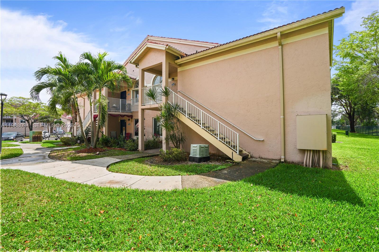 ROYAL PALM PLACE - Residential