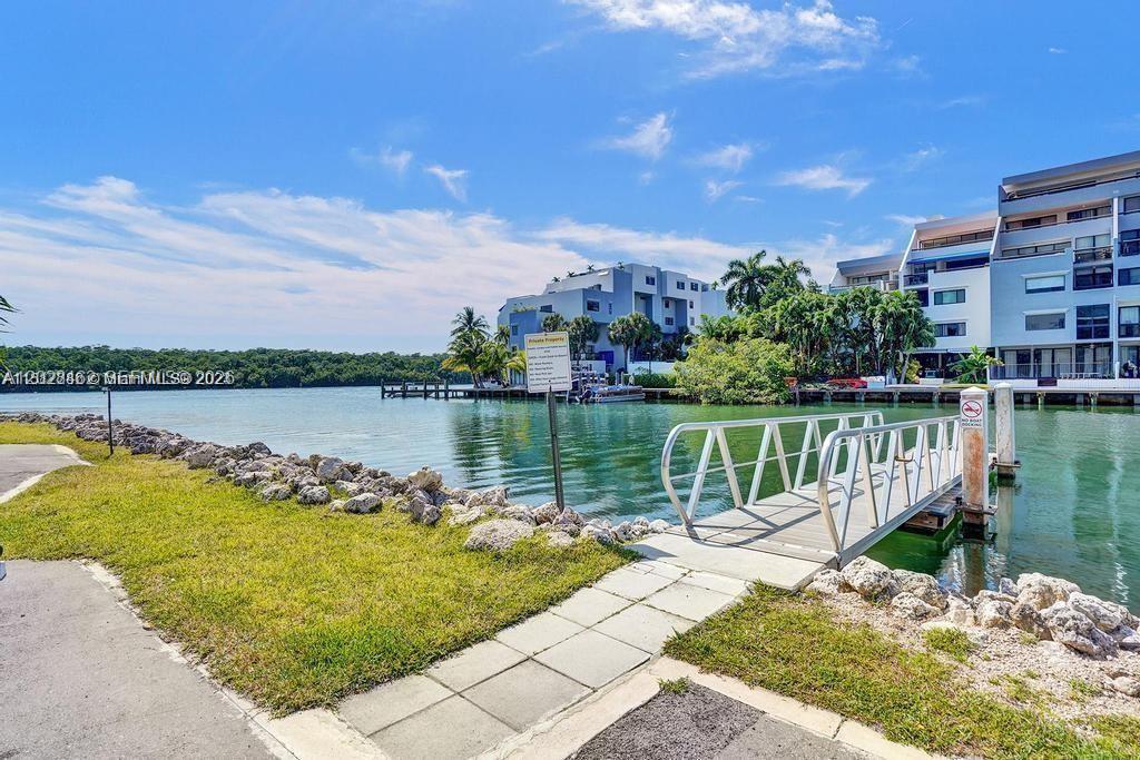 400 Kings Point Dr 104