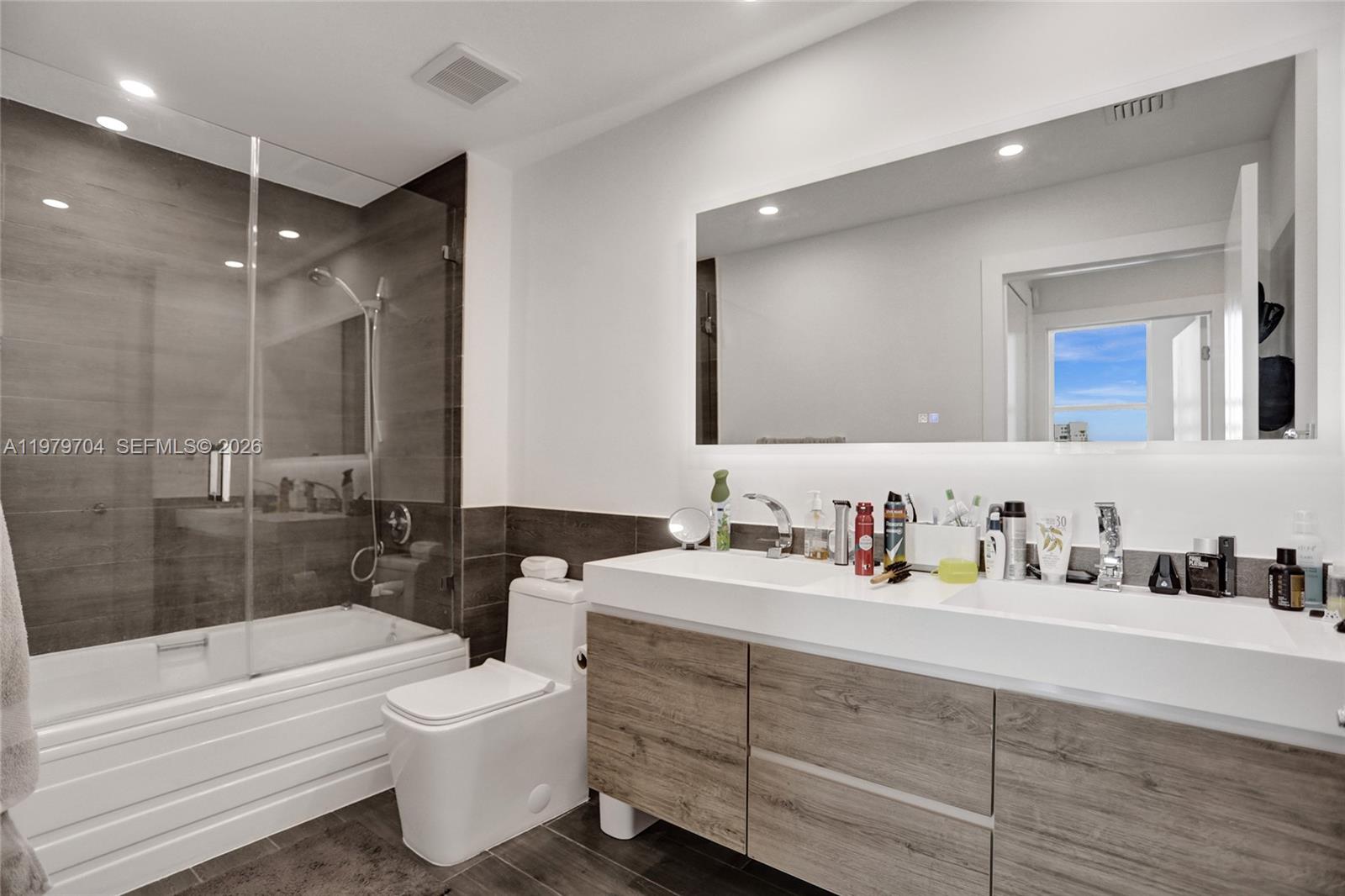 BRICKELL ON THE RIVER N T - Residential