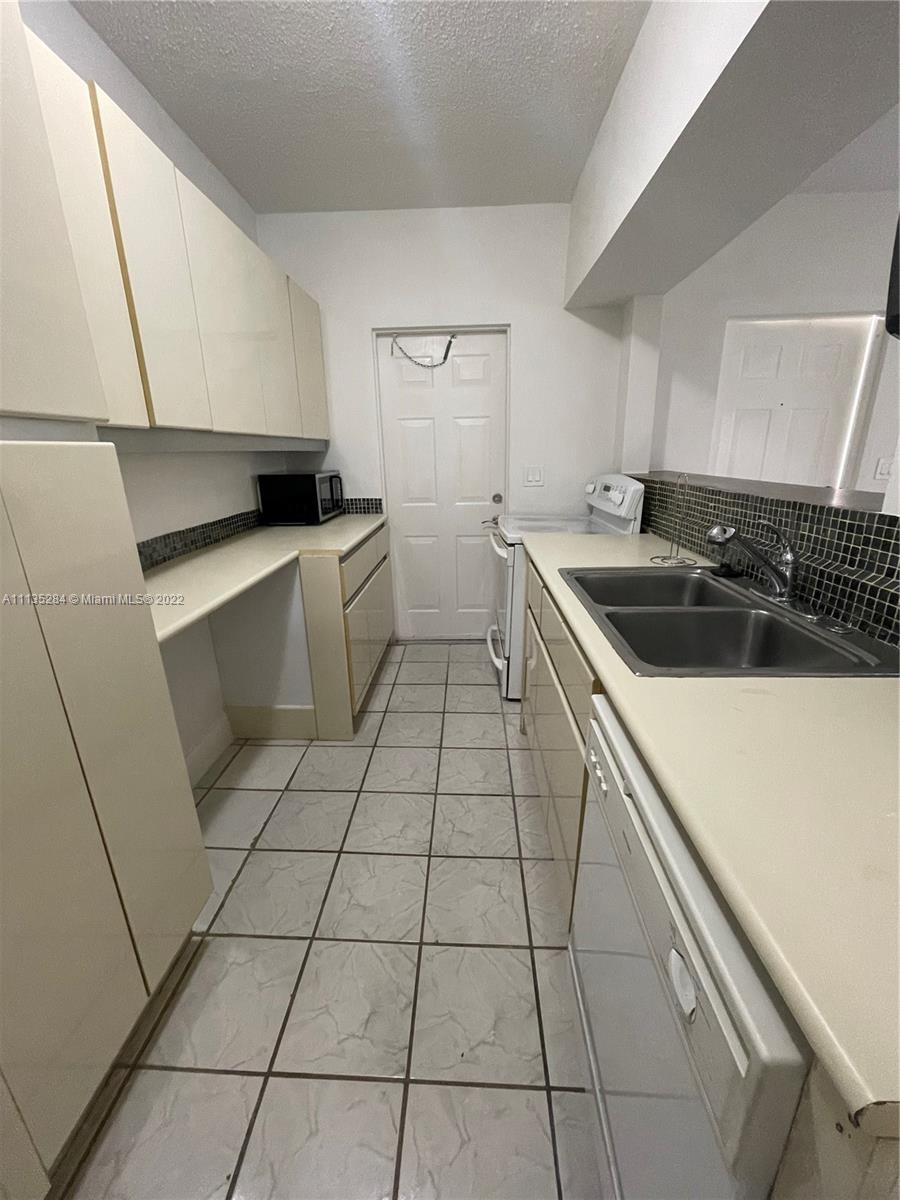 WATERWAY @ HOLLYWOOD BEAC - Residential Lease