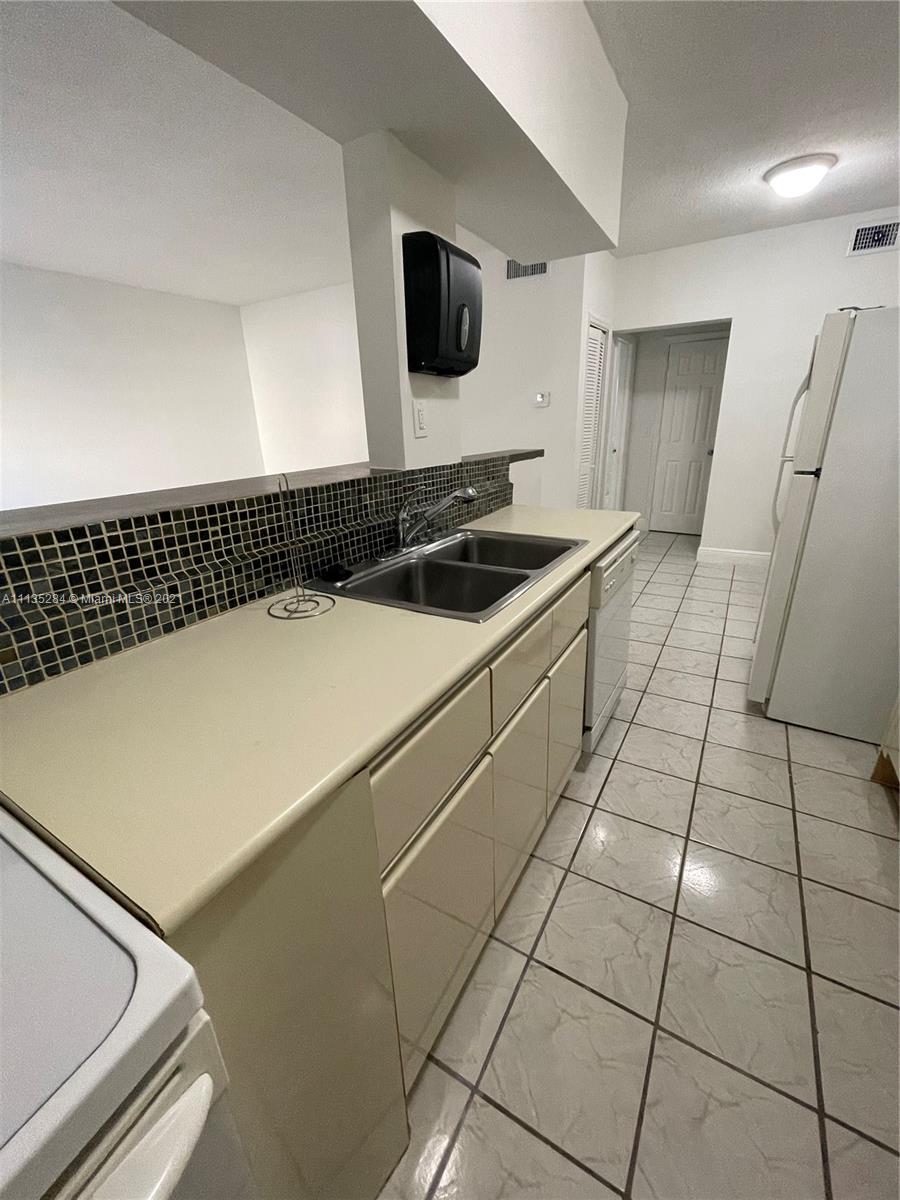 WATERWAY @ HOLLYWOOD BEAC - Residential Lease
