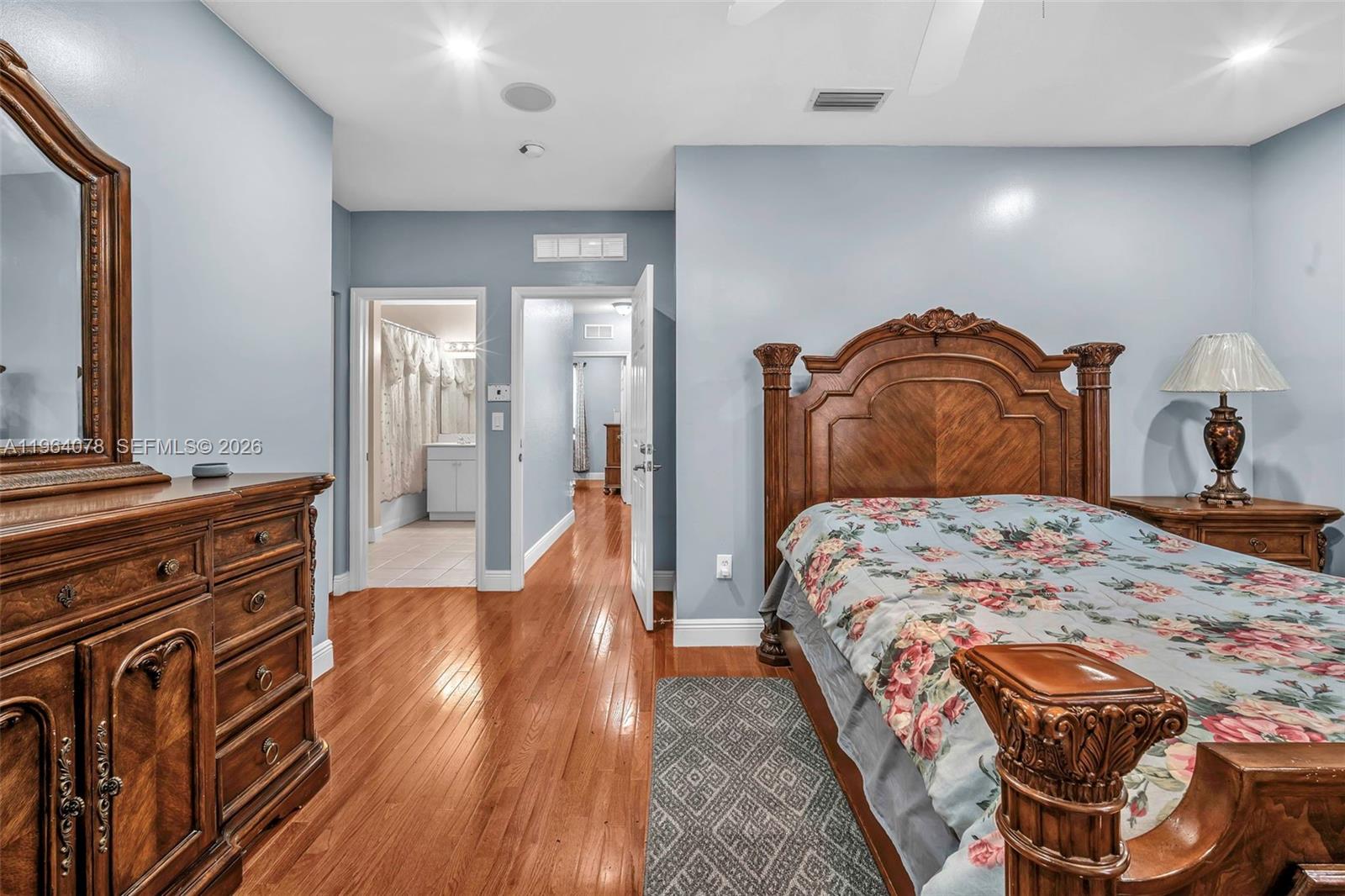 Escada - Residential