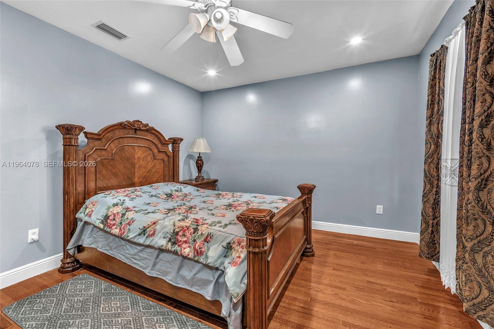 Escada - Residential