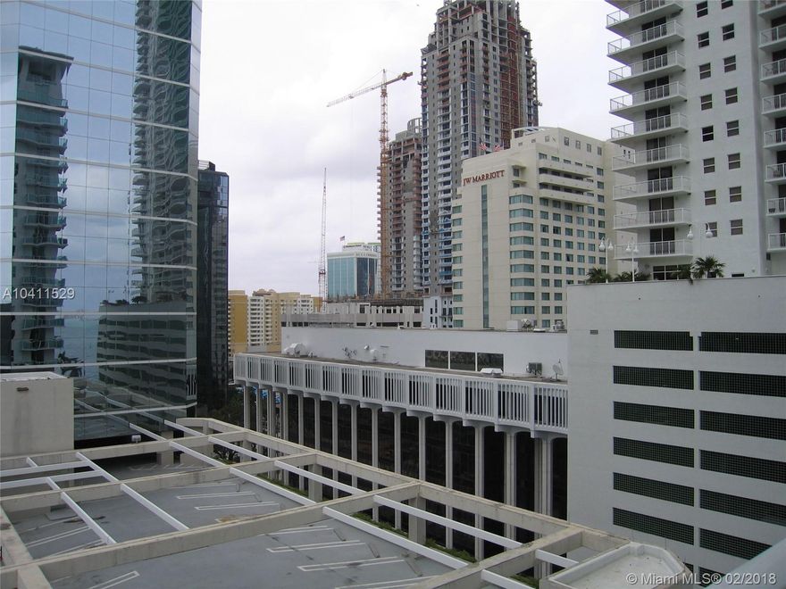 An awesome condo in the heart of Brickell Ave. Minutes away of South Beach.