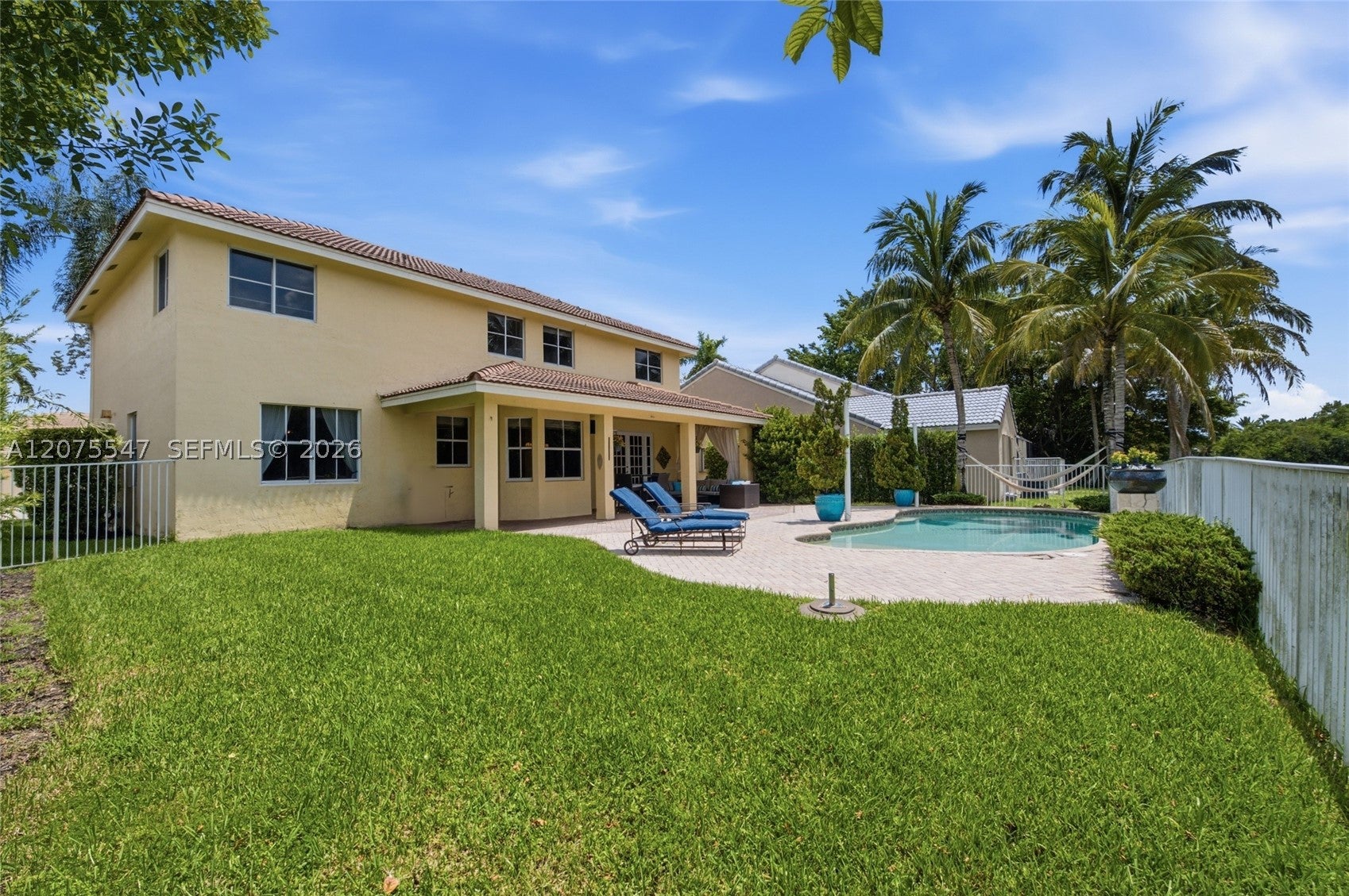 861 Crestview Cir